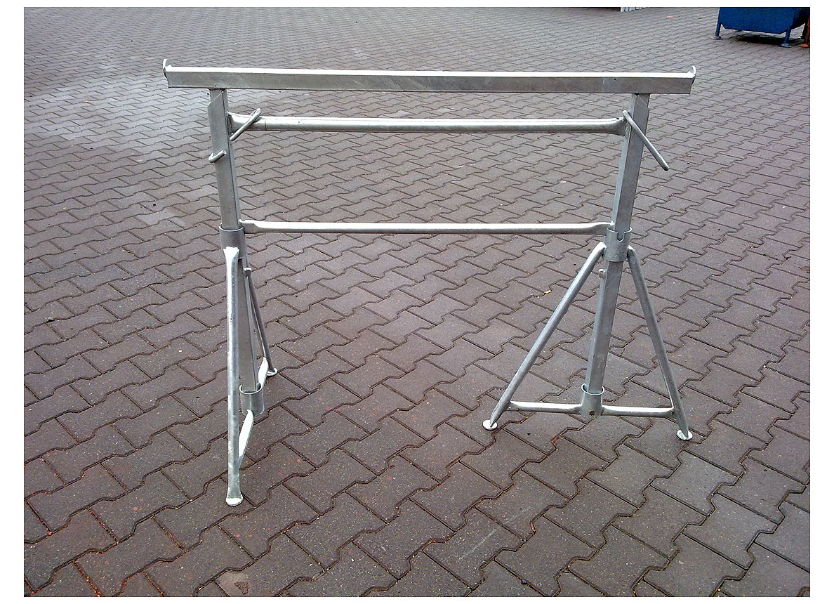 TRETEAU DE MACON GALVA AVEC PIED PIVOTANT