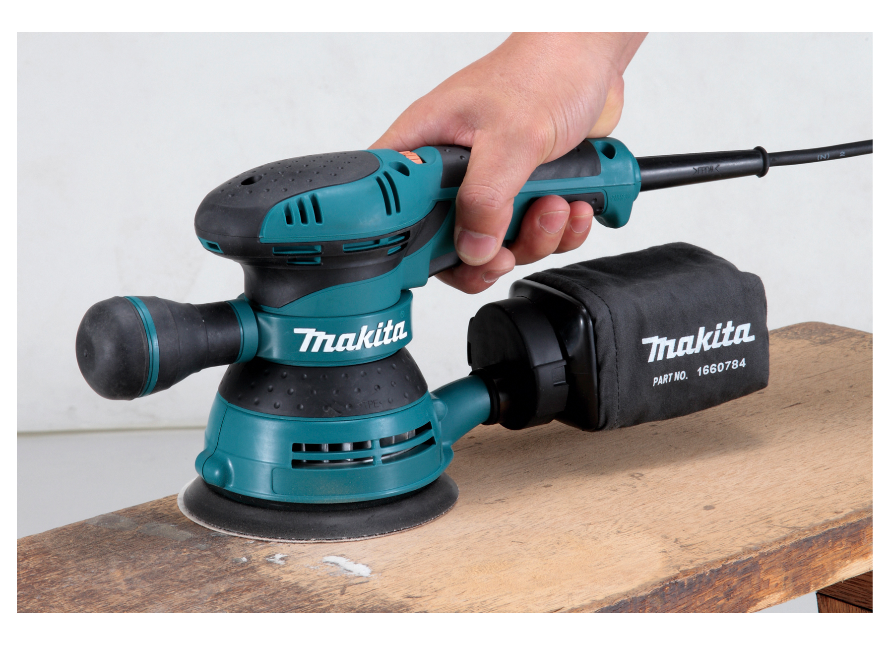 MAKITA EXCENTRISCHE SCHUURMACHINE 300W 125MM MET VARIABELE SNELHEID + HANDGREEP IN KOFFER BO5041K