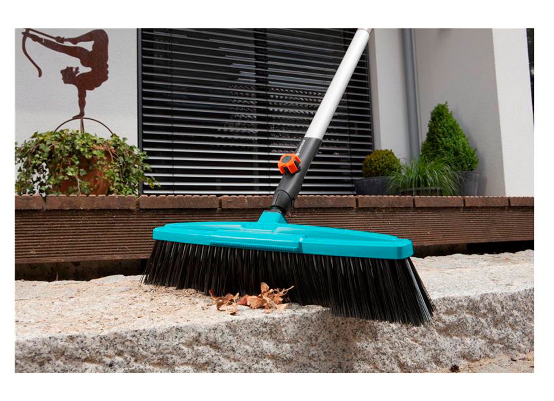 GARDENA BALAI DE RUE COMBISYSTEM AVEC GRATTOIR 45CM