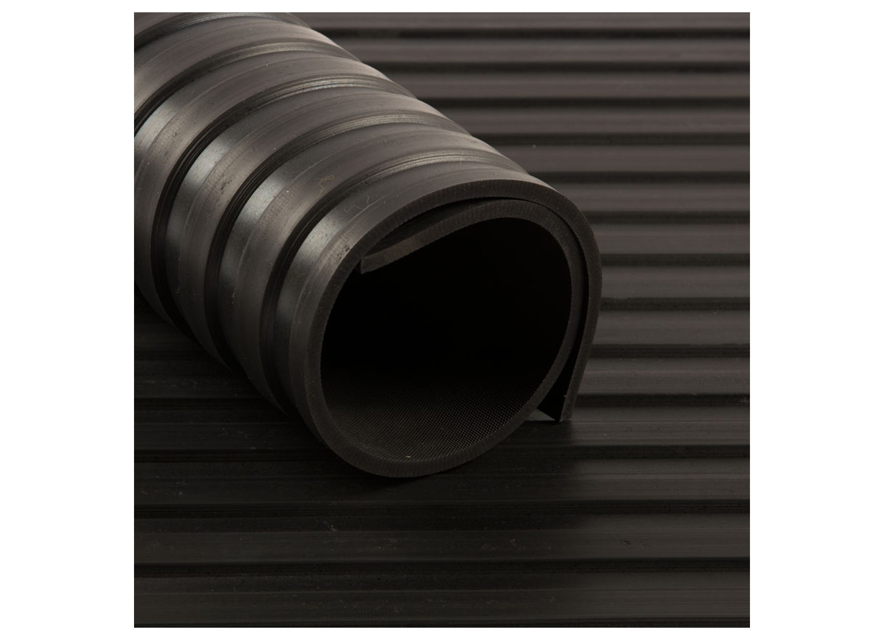 COULOIR EN CAOUTCHOUC STRIE LARGE 1,20X10M NOIR (PAR M CRT)