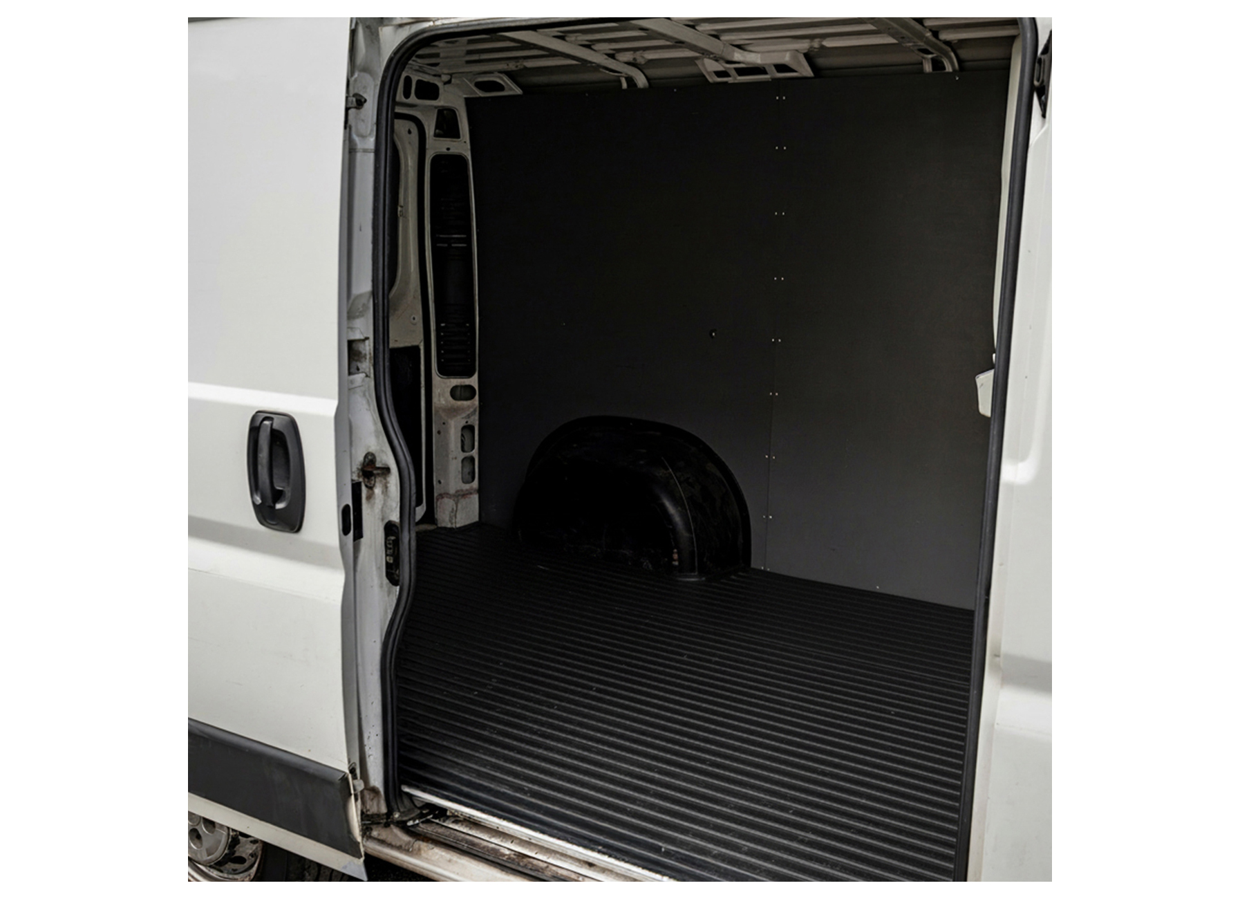 COULOIR CAOUTCHOUC STRIE LARGE 6MM 1.2MX10M ZWART (PAR M CRT)