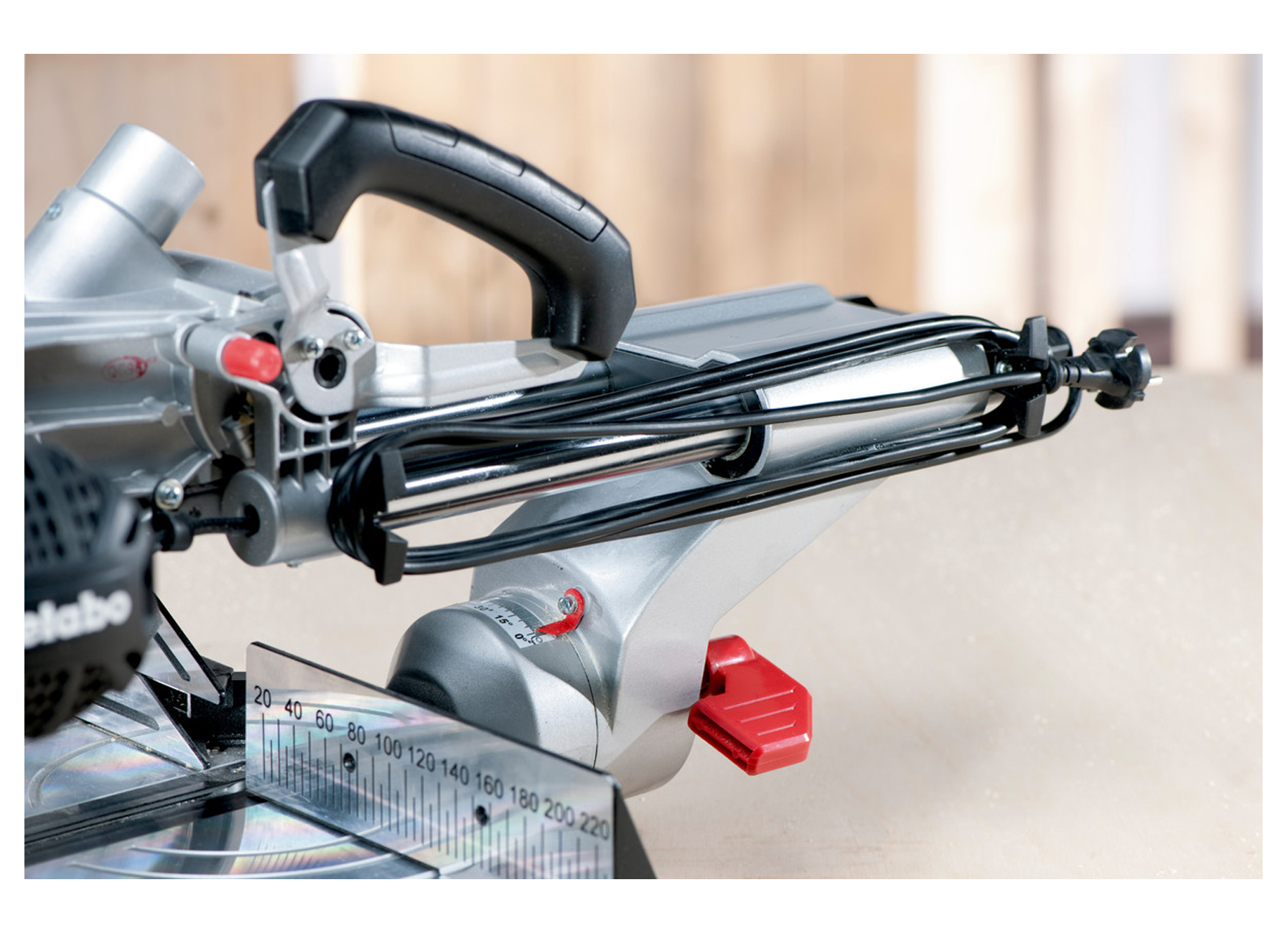 METABO AFKORT -EN VERSTEKZAAG KGS254M 1800W + 2DE ZAAGBLAD