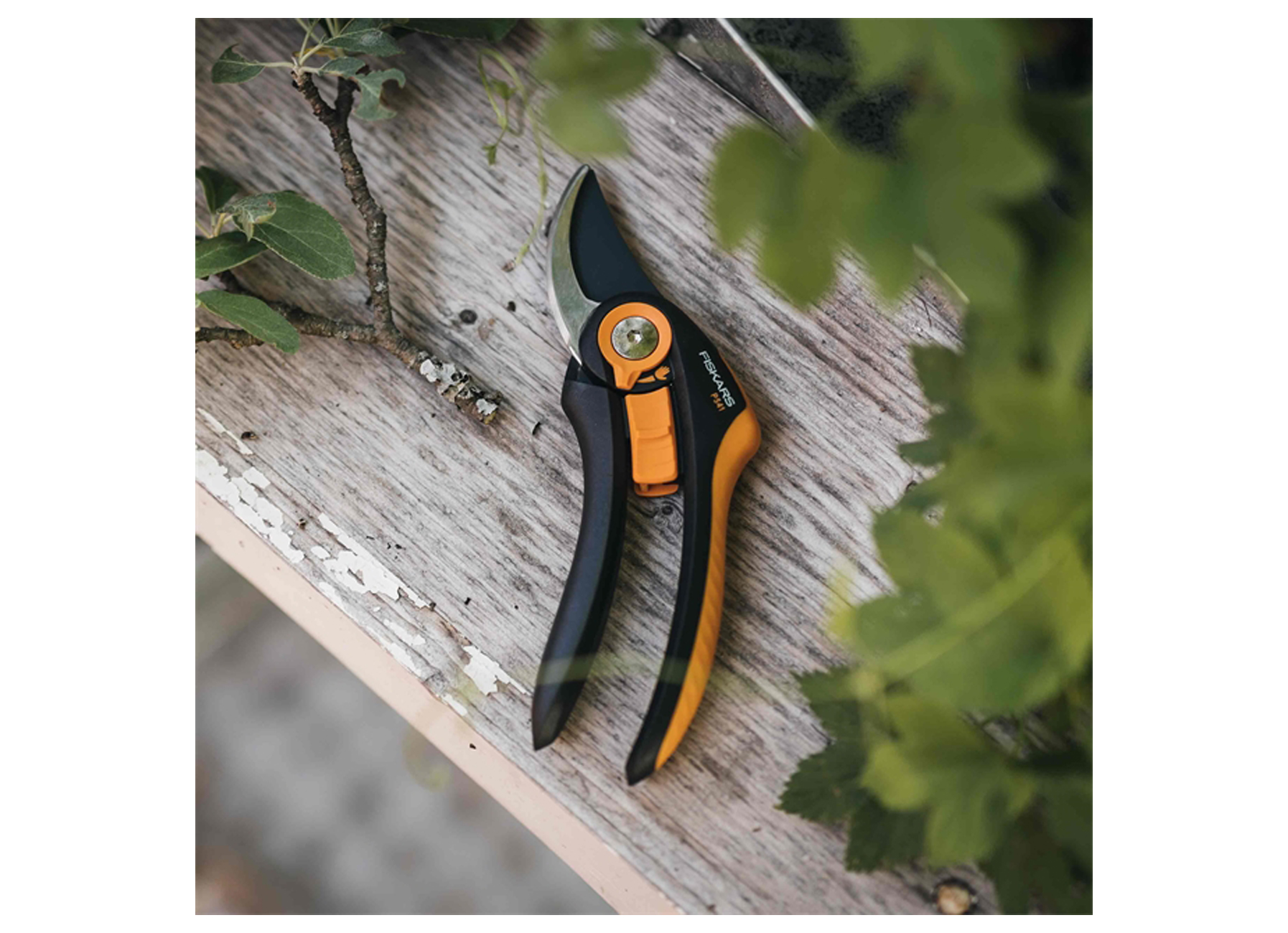 FISKARS SECATEUR A LAME FRANCHE SMARTFIT PLUS P541