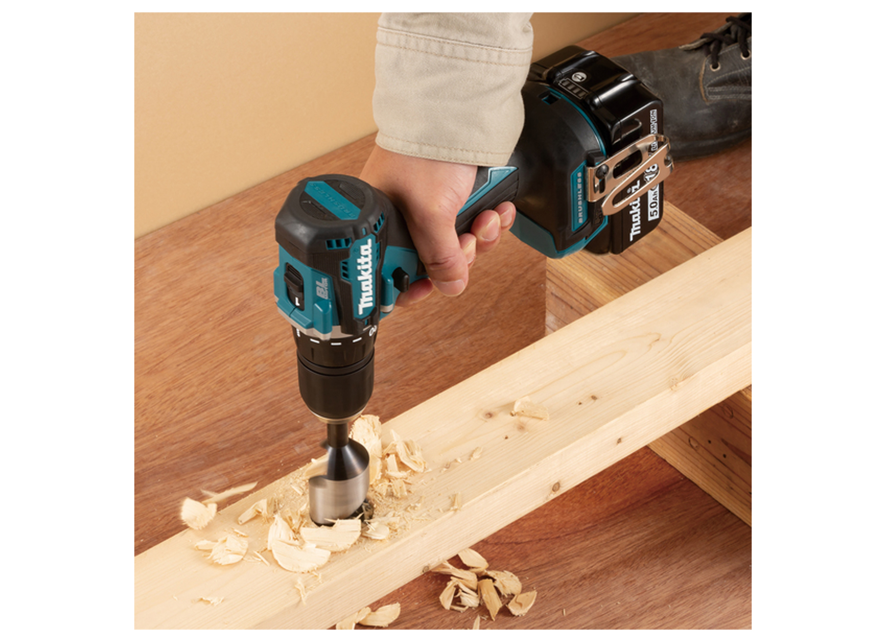 MAKITA VISSEUSE-PERCEUSE ACCU LXT18V + 2 X BL1820 + DC18RC