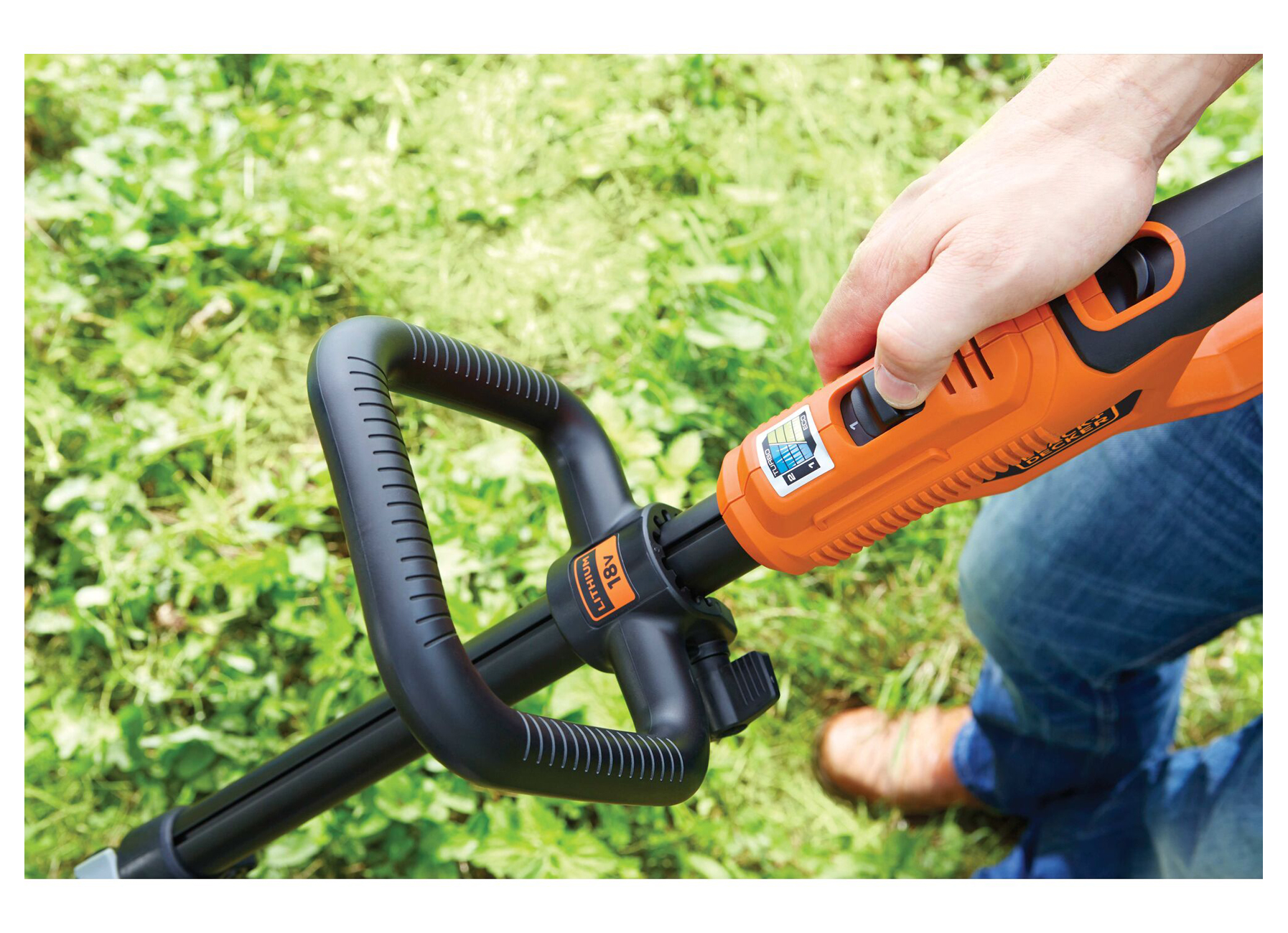 BLACK & DECKER STRIMMER AFS 18V 4.0AH 28CM STC1840PC-QW