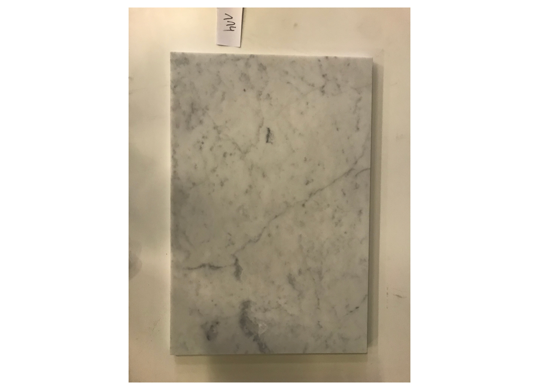 VLOERTEGEL 2CM CARRARA C VERZOET WIT GEADERD 40X60CM (LOT=4,32M²)