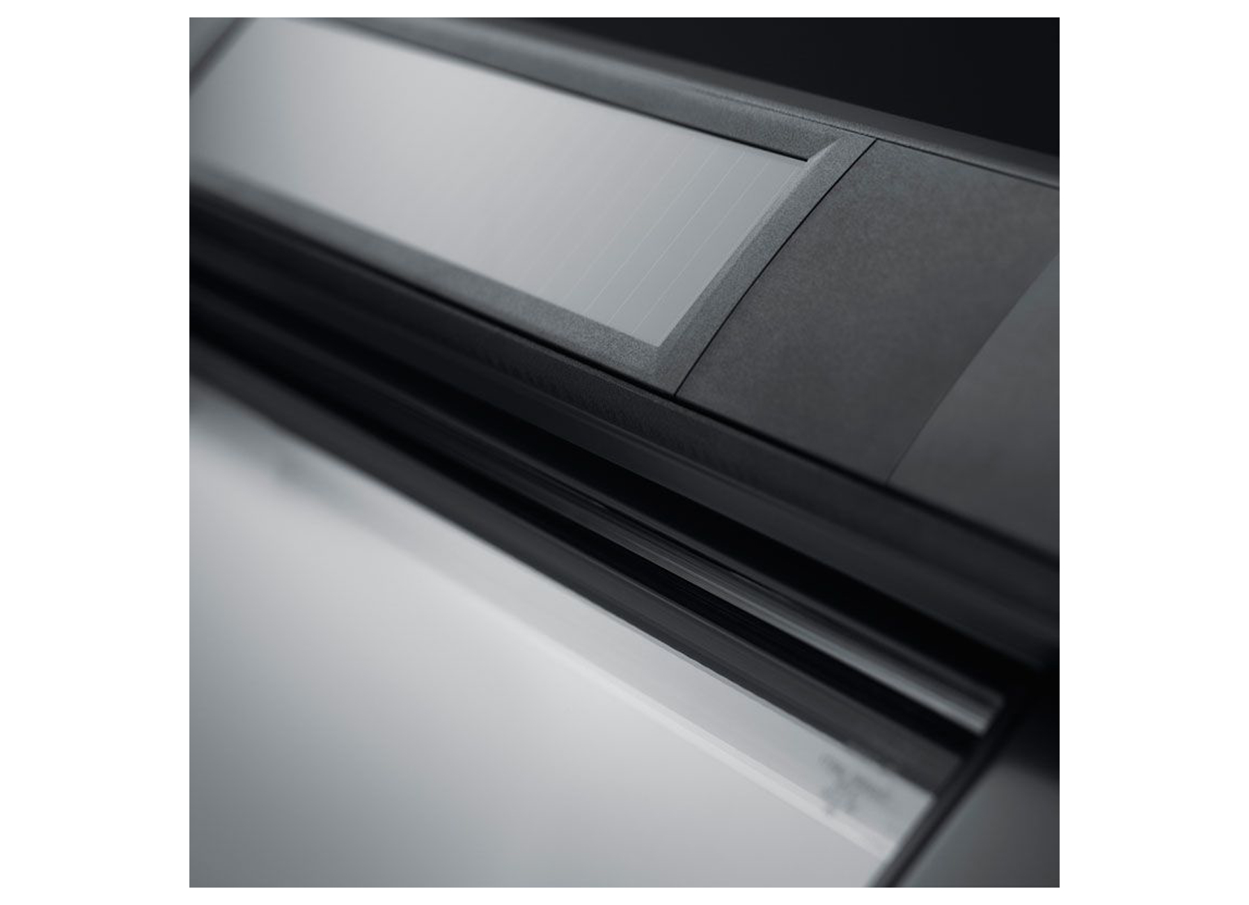 VELUX FENETRE DE TOIT A ENERGIE SOLAIRE BASCULANTE GGL BOIS BLANC