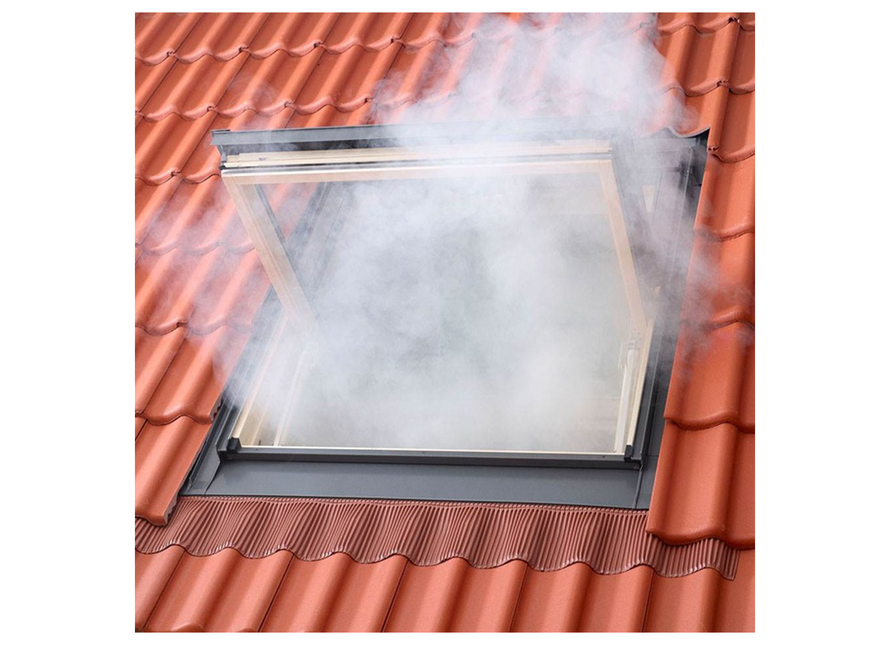 VELUX EXUTOIRE DE FUMEE POUR CAGES D'ESCALIER INTERIEURES POUR TOITURE EN PENTE GGL