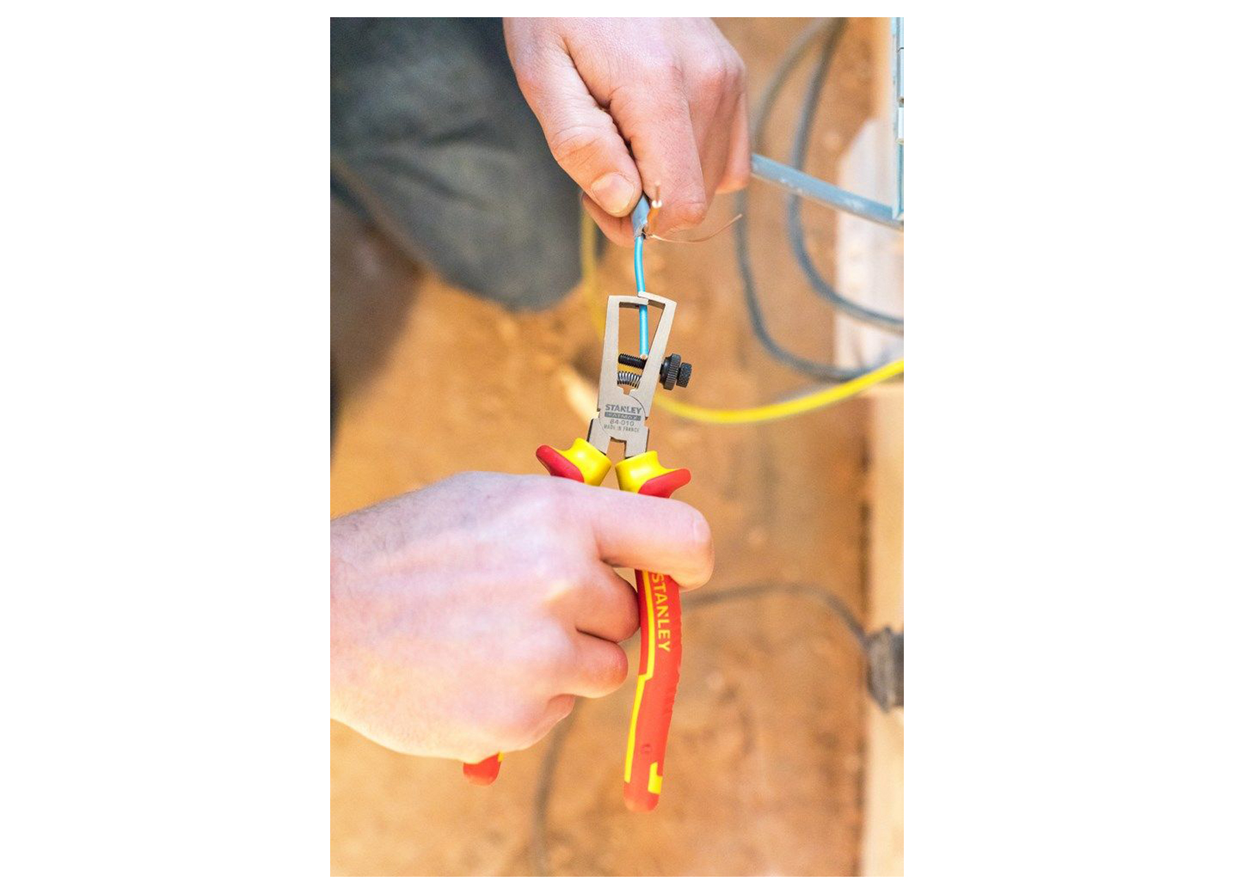 STANLEY VDE 1000 V PINCE A DENUDER 160MM