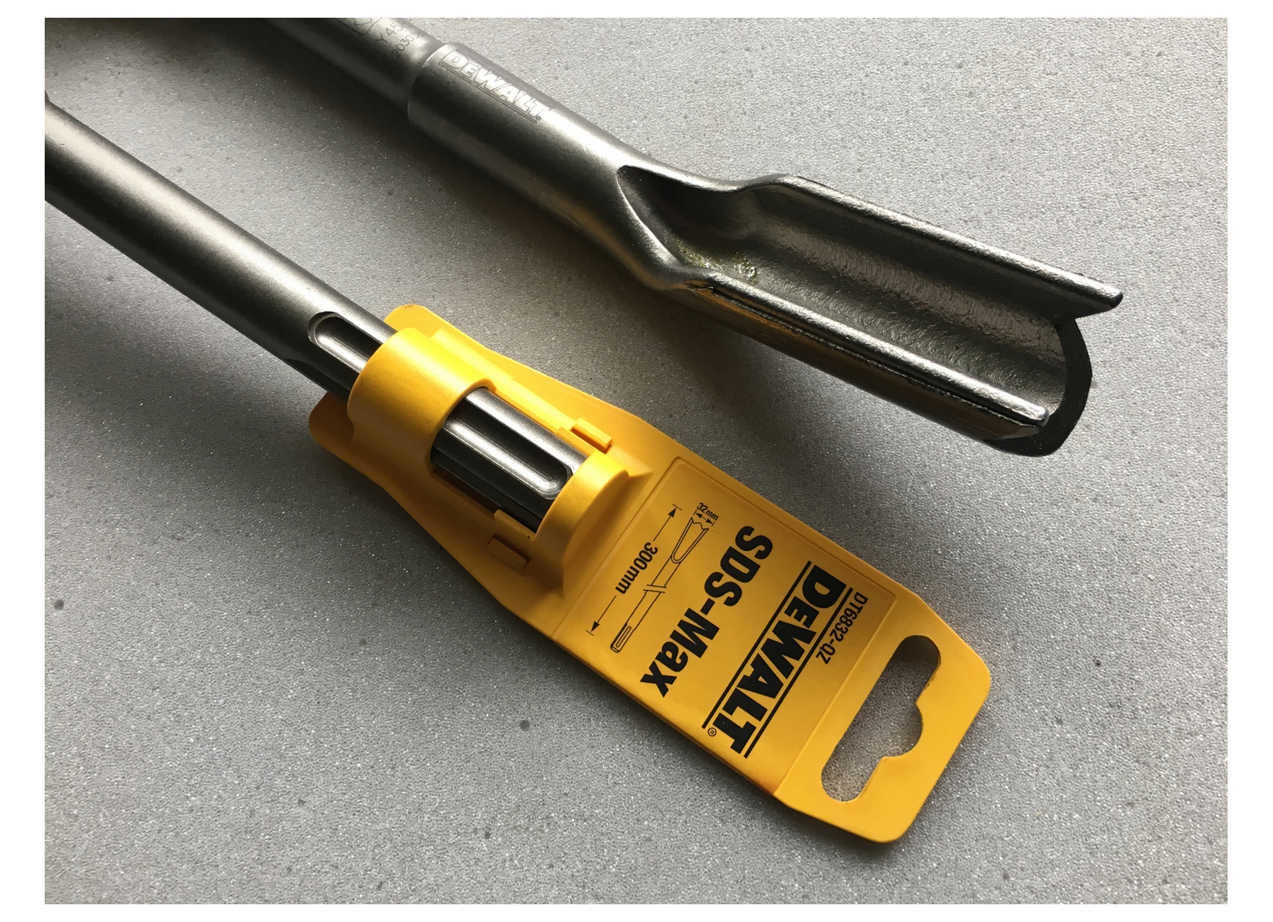 DEWALT SDS-MAX GOUGE DROITE 32X300MM