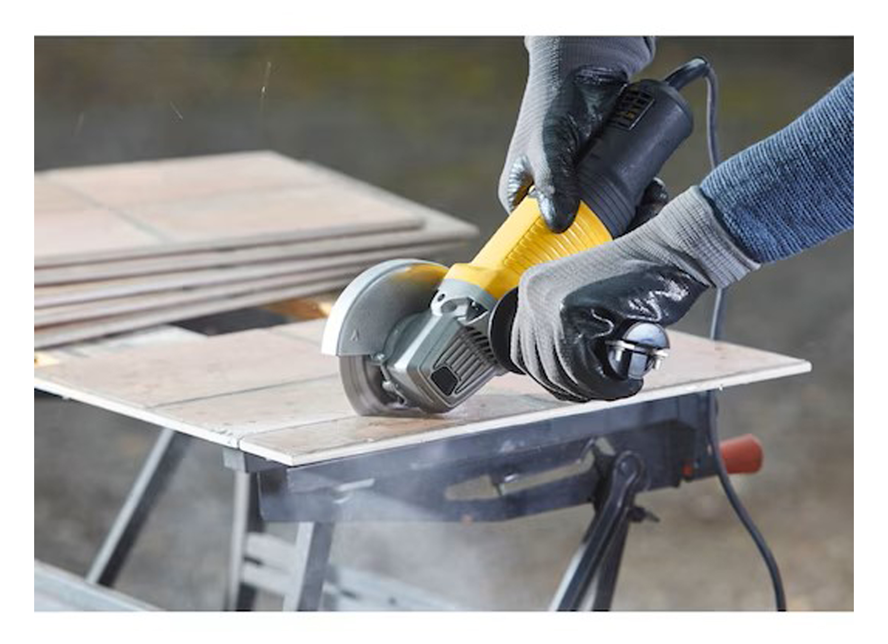 STANLEY MEULEUSE D'ANGLE 850W 115MM + COFFRE ACCESSOIRES