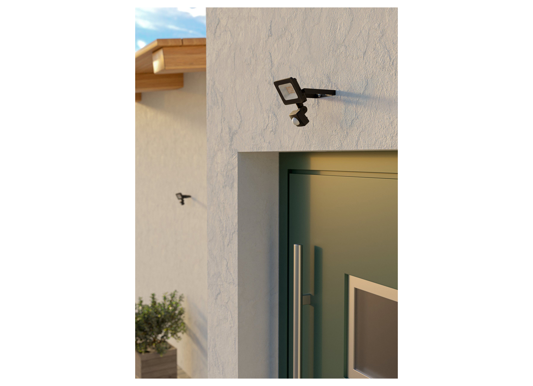 EGLO LED STRALER RISACCA-E ZWART 20W + SENSOR 1800LM